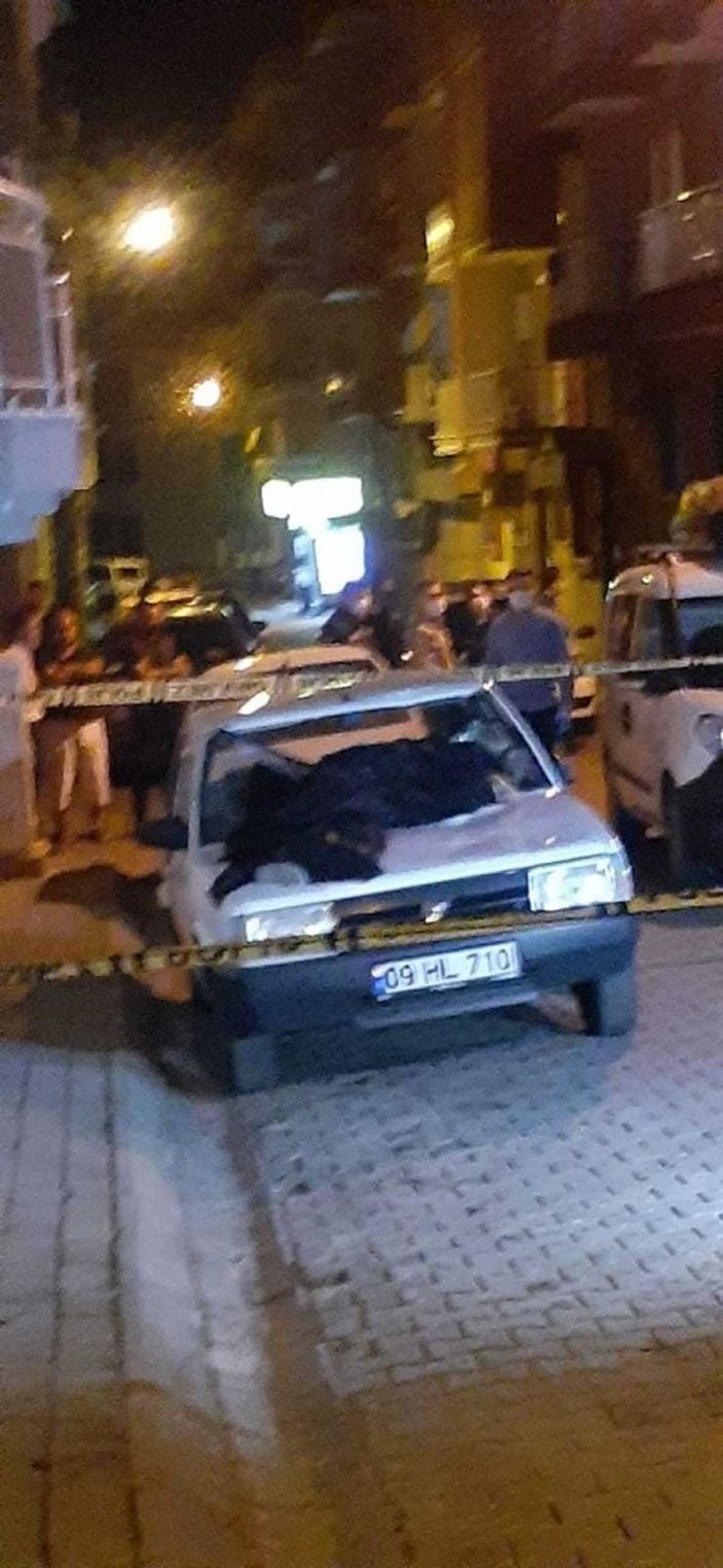 Aydın'da balkondan yoldaki aracın üstüne düşen şahıs yaşamını yitirdi