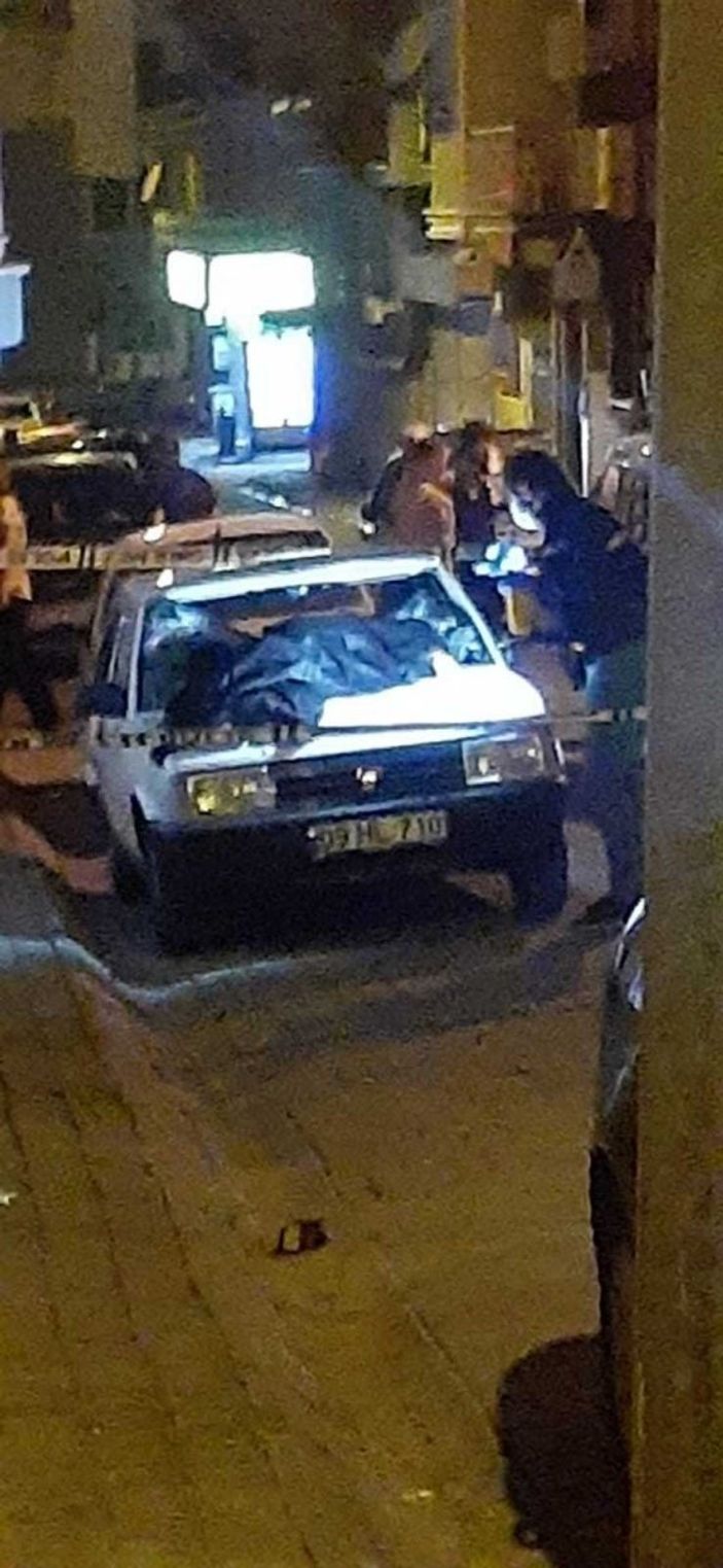 Aydın'da balkondan yoldaki aracın üstüne düşen şahıs yaşamını yitirdi