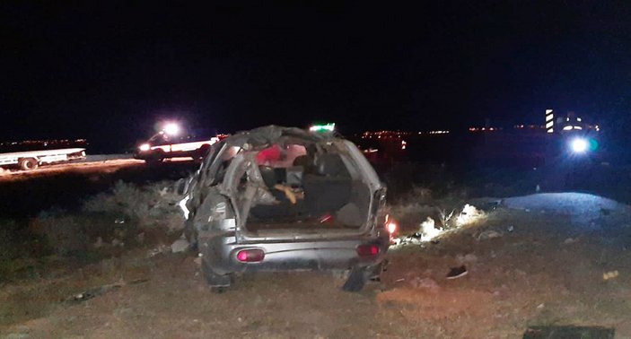 Afyonkarahisar'da 14 yaşındaki sürücü kaza yaptı: 1 ölü, 4 yaralı