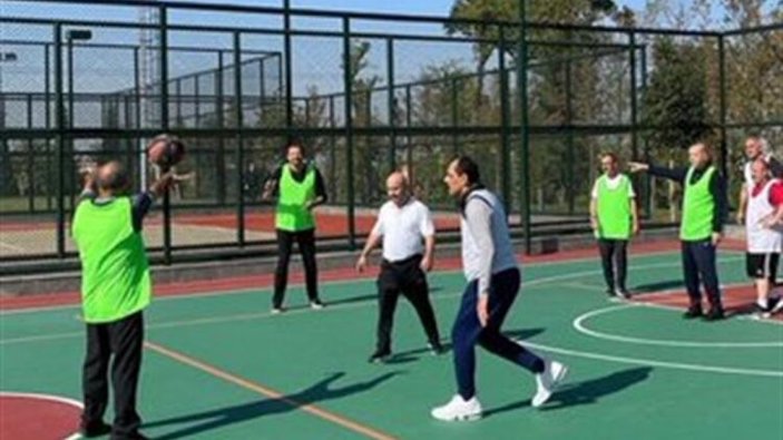 Cumhurbaşkanı Erdoğan, basketbol oynadığı görüntüleri paylaştı