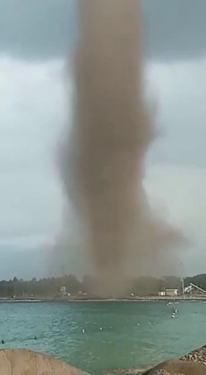 i Hatay’da, deniz üstünde hortum oluştu