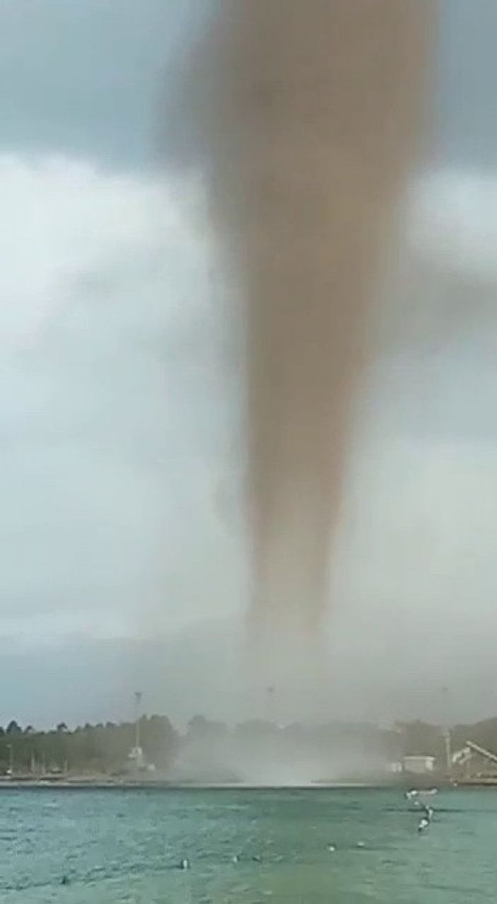 i Hatay’da, deniz üstünde hortum oluştu