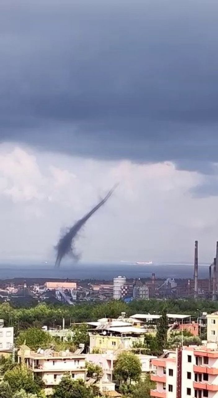 i Hatay’da, deniz üstünde hortum oluştu