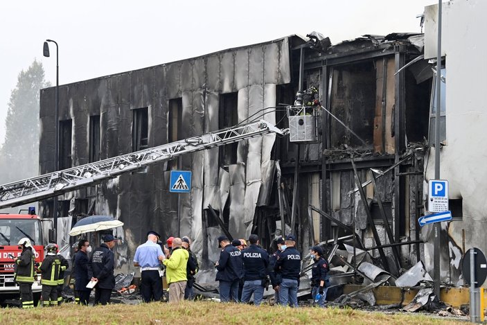 İtalya'da uçak kazası: 8 ölü