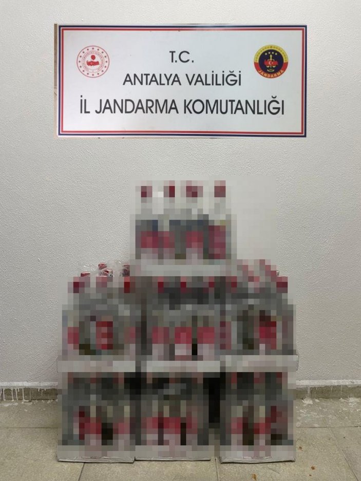 Antalya’da otel deposunda 78 litre kaçak alkol ele geçirildi