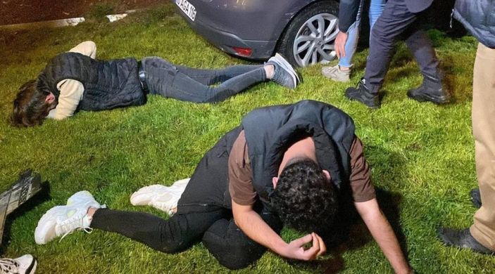 i Bursa'da drift yapan alkollü sürücü polis aracına çarptı