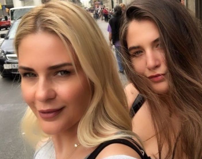 Emre Kınay ve Emine Ün'ün kızı güzelliği ile büyüledi! Annesinin kopyası