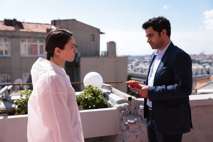 Masumlar Apartmanı 41. bölüm 2. fragmanı: Esat ve annesi, Gülben'i ailesinden istiyor!