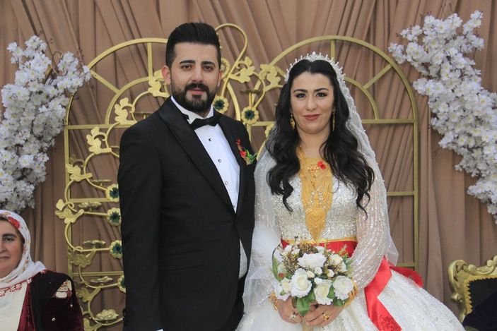 İ Hakkari’de şehit oğluna görkemli düğün