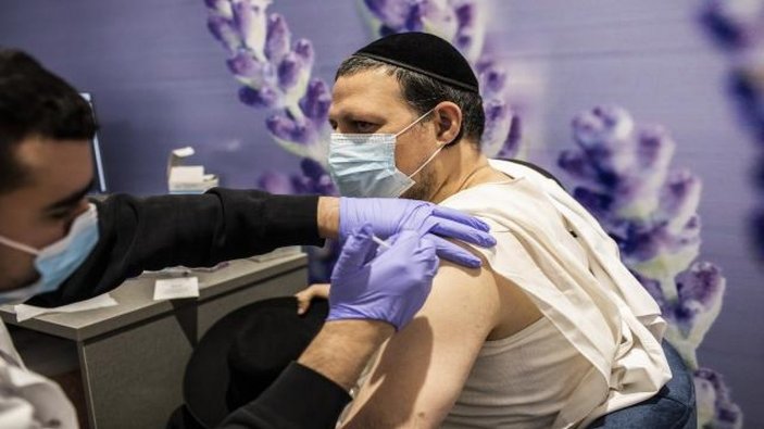 İsrail 3'üncü doz korona aşısını zorunlu kıldı