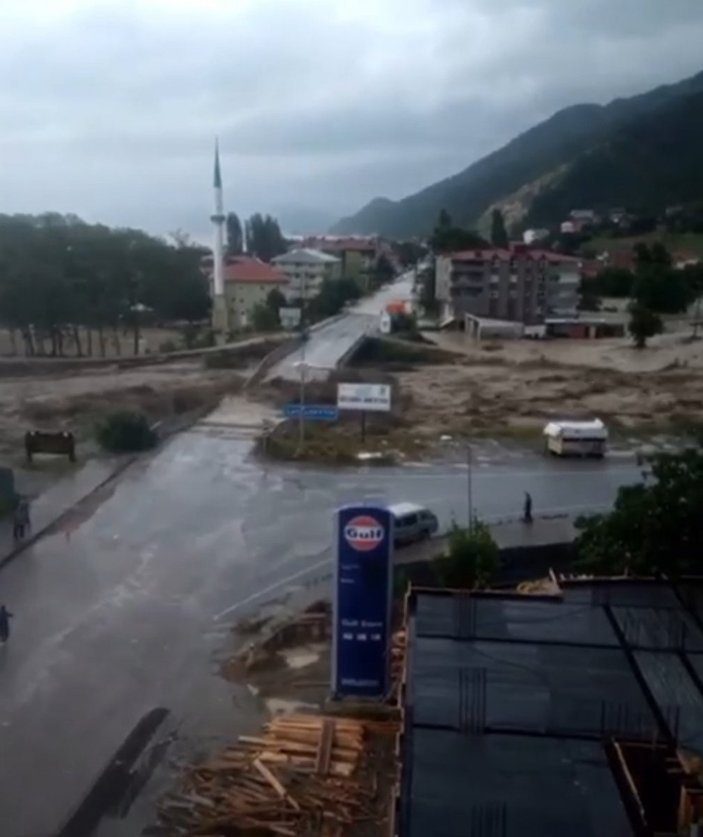 Sinop’taki Çayağzı Köprüsü'nün yıkılma anı kamerada