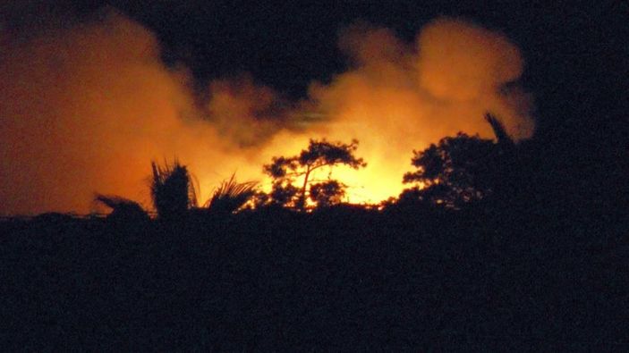 İ Muğla'da orman içindeki otel alevlere teslim oldu