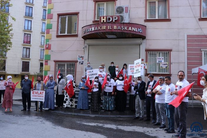 Mustafa Şentop'un eşi Sabriye Şentop'tan Diyarbakır annelerine ziyaret