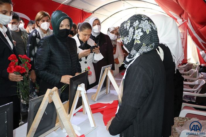 Mustafa Şentop'un eşi Sabriye Şentop'tan Diyarbakır annelerine ziyaret