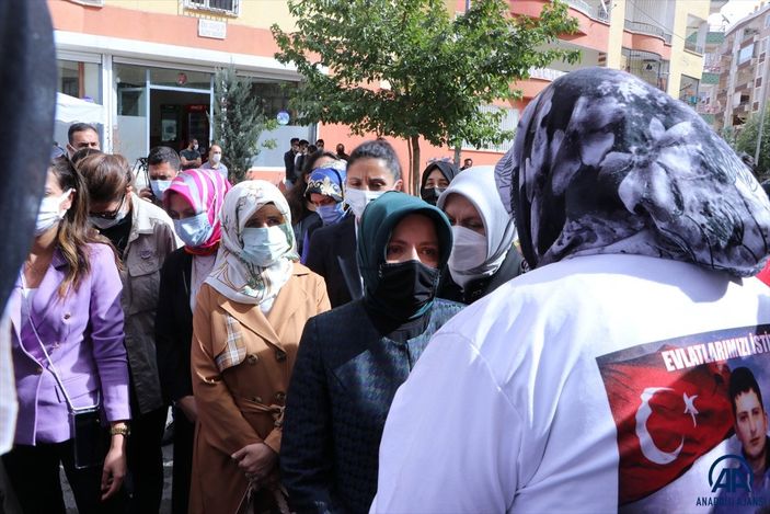 Mustafa Şentop'un eşi Sabriye Şentop'tan Diyarbakır annelerine ziyaret