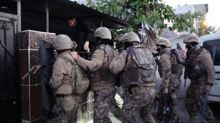 Bursa’da 450 polisin katılımıyla silah kaçakçılarına operasyon düzenlendi