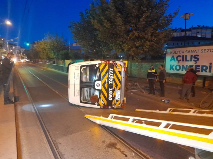 Güngören'de kaza: Tramvay yoluna devrildi