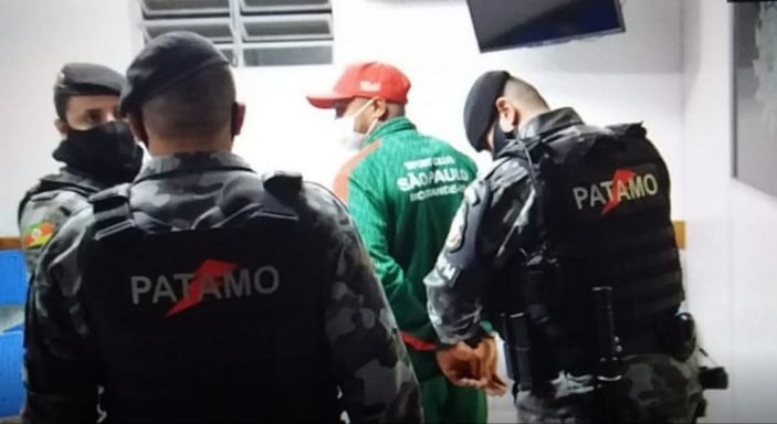 Brezilyalı futbolcu hakemi öldüresiye dövdü