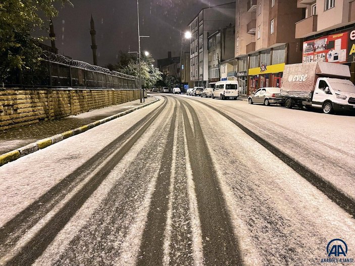 Ardahan’da mevsimin ilk karı yağdı