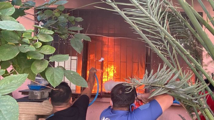 d Antalya'da kapısında Sosyal Hizmetleri gören kadın çocuklarını rehin aldı