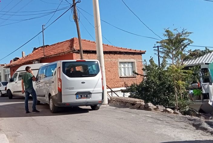 i İzmir’de, 96 yaşındaki annesinin başını taşla ezip öldürdü