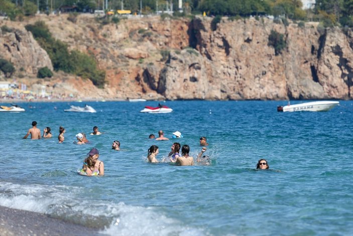 Antalya'da yaz bitmiyor