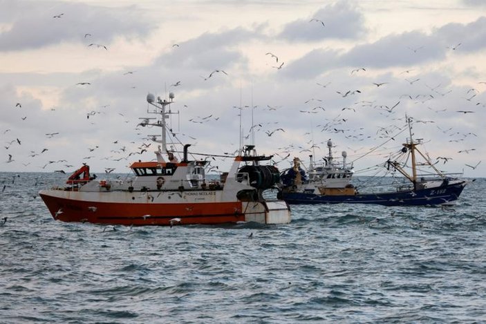Fransız balıkçılar, İngiltere'yi Noel tedarikini kesmekle tehdit etti