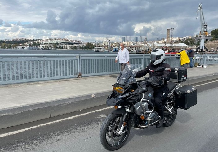 Taksim Camii'nin imamı motosikletiyle ilgi odağı oluyor