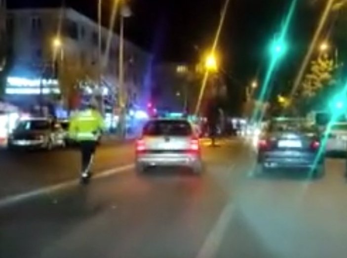 Ankara’da kaçan sürücü aracını polislerin üzerine sürdü