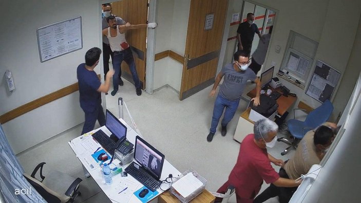 Konya’da alkollü şahıslar, hastanede polislere ve bekçilere saldırdı