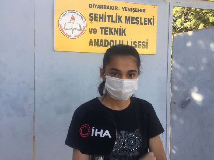 Diyarbakır'da üniforma alamayan öğrenci, okula alınmadı