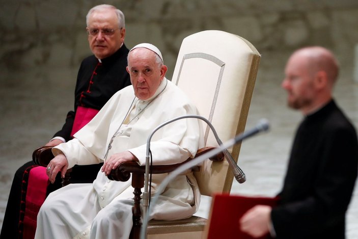 Papa Francis: Kiliselerdeki cinsel istismar mağdurlarına utancımı sunuyorum