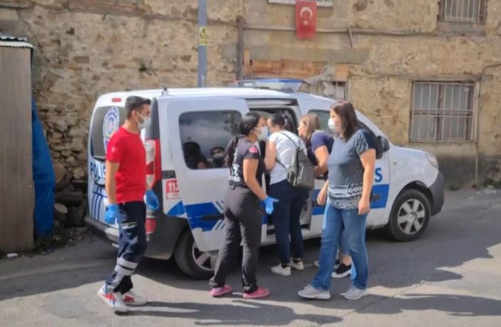 i Antalya'da kapısında Sosyal Hizmetleri gören kadın çocuklarını rehin aldı