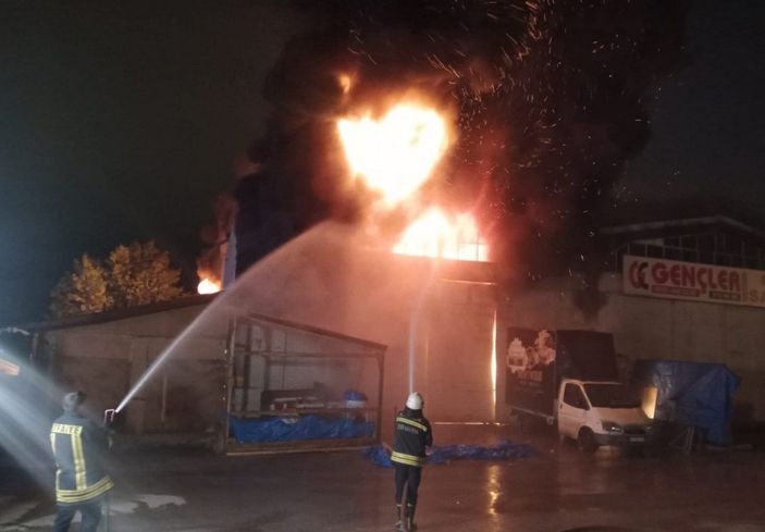 d Kastamonu'da toptancıda çıkan yangın söndürüldü