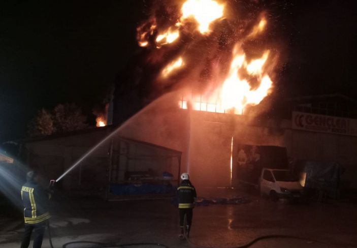 d Kastamonu'da toptancıda çıkan yangın söndürüldü