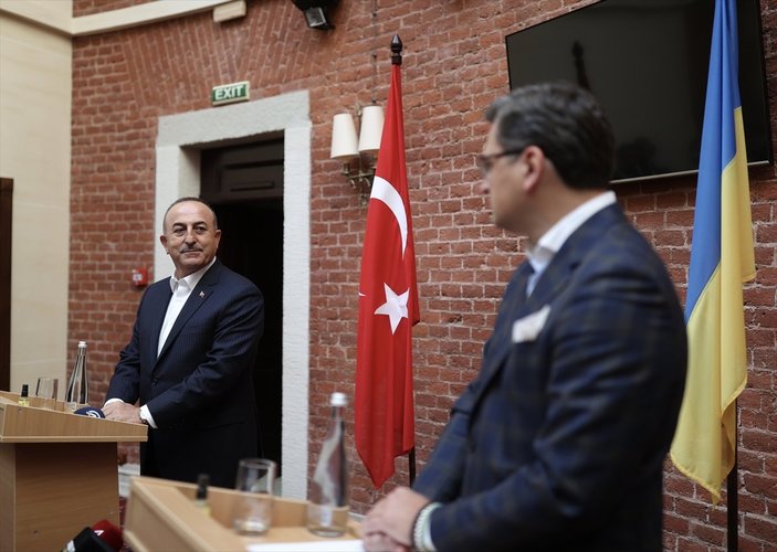 Bakan Çavuşoğlu, Ukraynalı mevkidaşı ile ortak basın toplantısı düzenledi