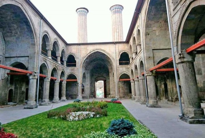 Çifte Minareli Medrese nerede? Çifte Minareli Medrese tarihi ve özellikleri