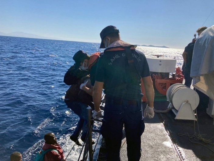 Marmaris açıklarında 26 göçmen kurtarıldı