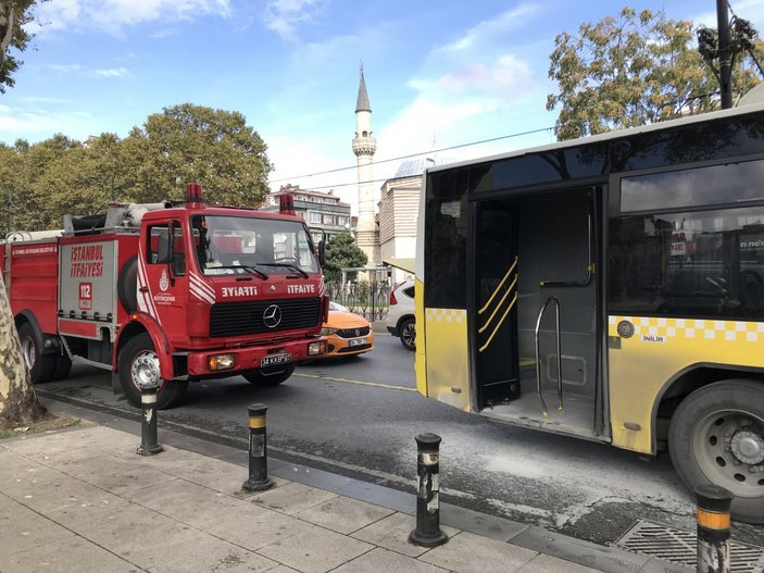 Fatih’te 2 İETT otobüsü çarpıştı, 2 yolcu yaralandı
