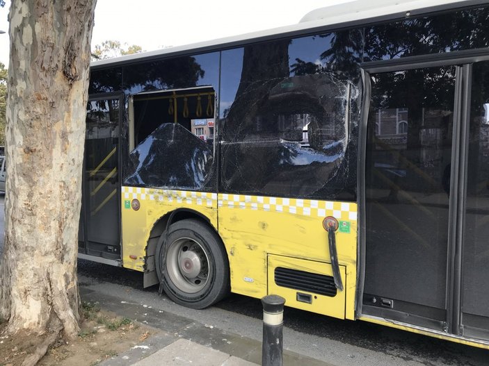 Fatih’te 2 İETT otobüsü çarpıştı, 2 yolcu yaralandı