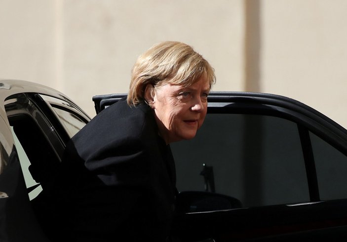 Angela Merkel'den Papa Francis'e veda ziyareti