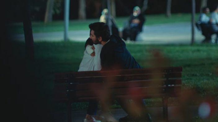 Sadakatsiz'in son sahnesinde sürpriz yakınlaşma! Asya ve Aras aşkında ilk perde