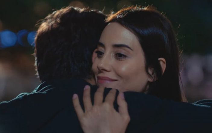 Sadakatsiz'in son sahnesinde sürpriz yakınlaşma! Asya ve Aras aşkında ilk perde