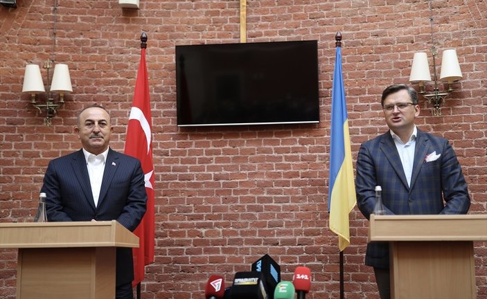 Bakan Çavuşoğlu, Ukraynalı mevkidaşı ile ortak basın toplantısı düzenledi
