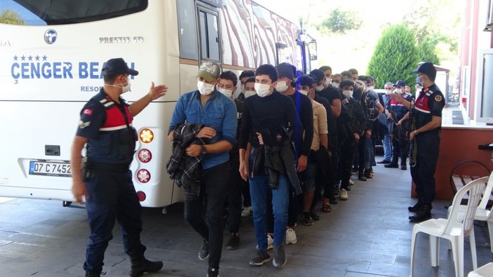 Antalya’da, 28 kaçak göçmen yakalandı