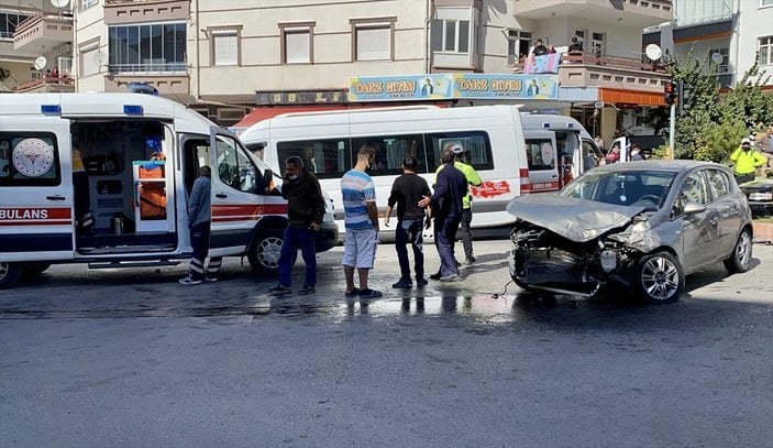 Kırşehir'de iki genç kaza yapan ambulanstan son anda kaçtı