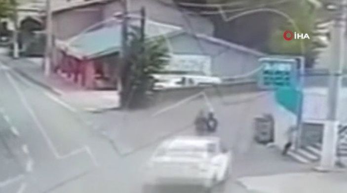 Adana’da bir çocuğun hayatını kaybettiği kaza anının görüntüleri