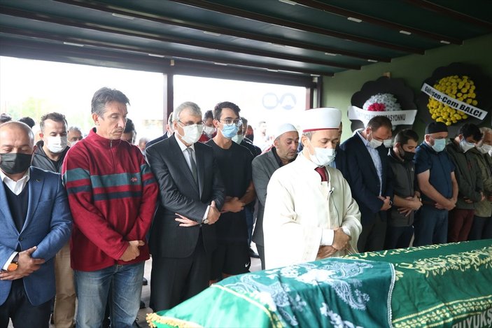 Mete Gazoz'un anneannesinin cenazesi toprağa verildi