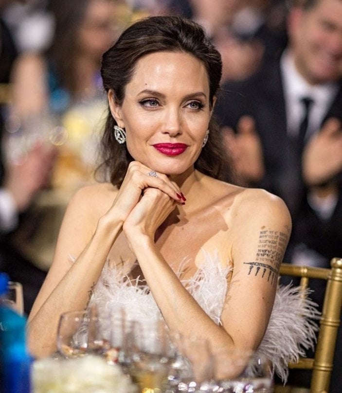 Angelina Jolie, Brad Pitt ile ortak mülkündeki hissesini sattı