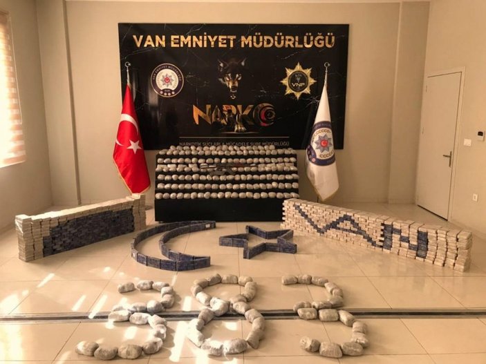 Süleyman Soylu: Van Başkale'de 753 paket eroin ele geçirildi